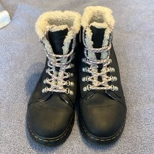Sz 9 Doc Martens black hiking boots